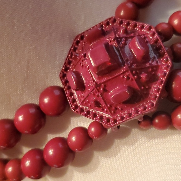 Unusal Necklace - Picture 4 of 4